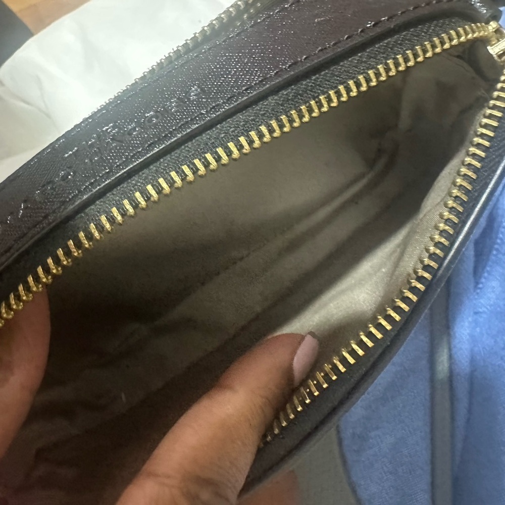 Marc Jacobs Ivory/Black Snapshot Crossbody with Gold Hardware - Picture 7 of 7